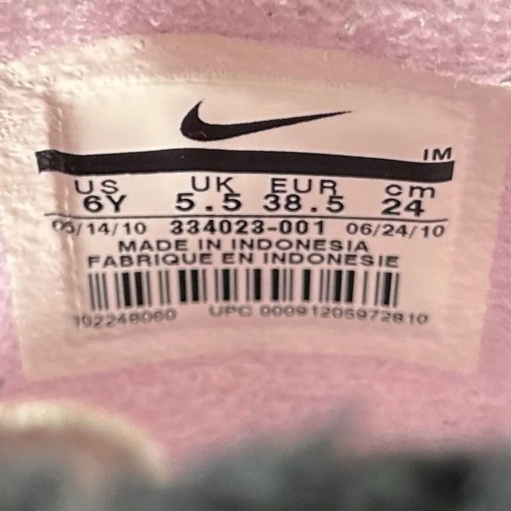 Nike Ellie Demi Girls Size 6Y Black Light Pink Pom Poms Winter Snow Boots Used